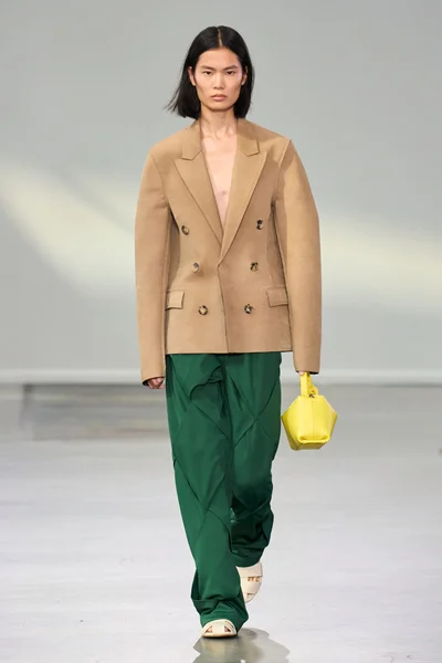 Look 4